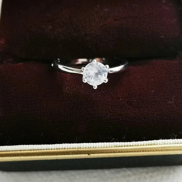 925 solitaire ring - Picture 2 of 4